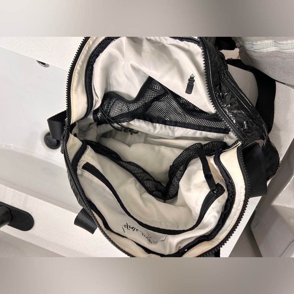 LULULEMON Circuit Gym Bag in black - Picture 4 of 10